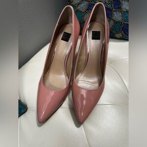 Pale pink gently used size 9.5 White House black market pumps